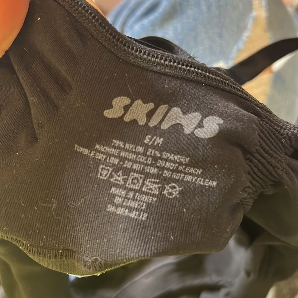 NWOT SKIMS sculpting bralette - Picture 7 of 7